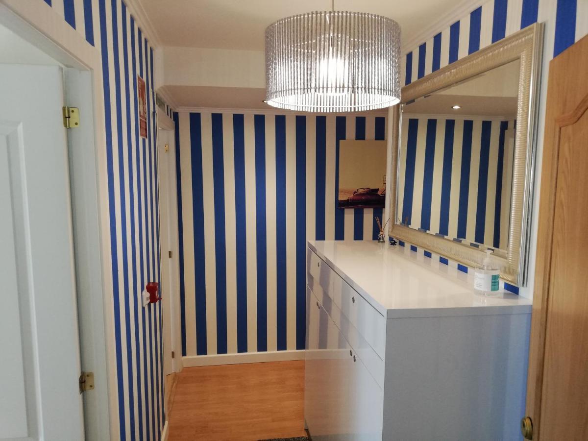 Residencia Compostela Bed & Breakfast ซานติอาโก เด กอมโปสเตลา ภายนอก รูปภาพ