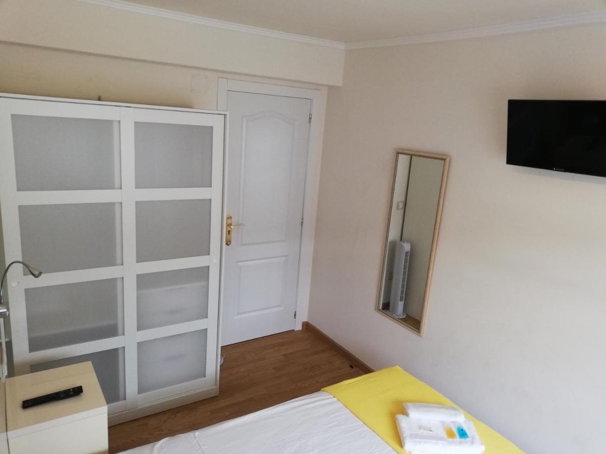 Residencia Compostela Bed & Breakfast ซานติอาโก เด กอมโปสเตลา ภายนอก รูปภาพ