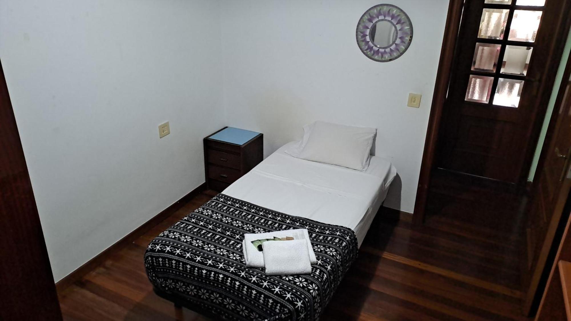 Residencia Compostela Bed & Breakfast ซานติอาโก เด กอมโปสเตลา ห้อง รูปภาพ