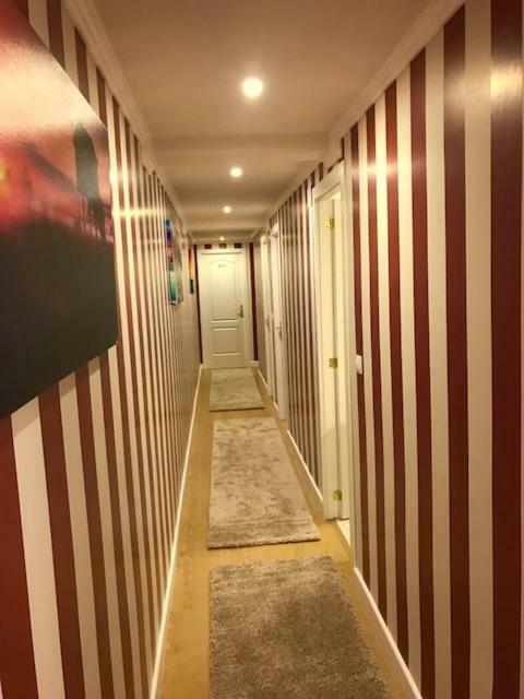 Residencia Compostela Bed & Breakfast ซานติอาโก เด กอมโปสเตลา ภายนอก รูปภาพ