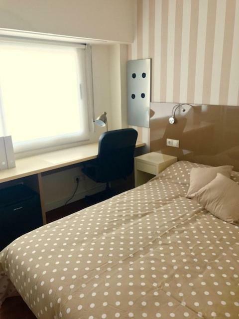 Residencia Compostela Bed & Breakfast ซานติอาโก เด กอมโปสเตลา ภายนอก รูปภาพ
