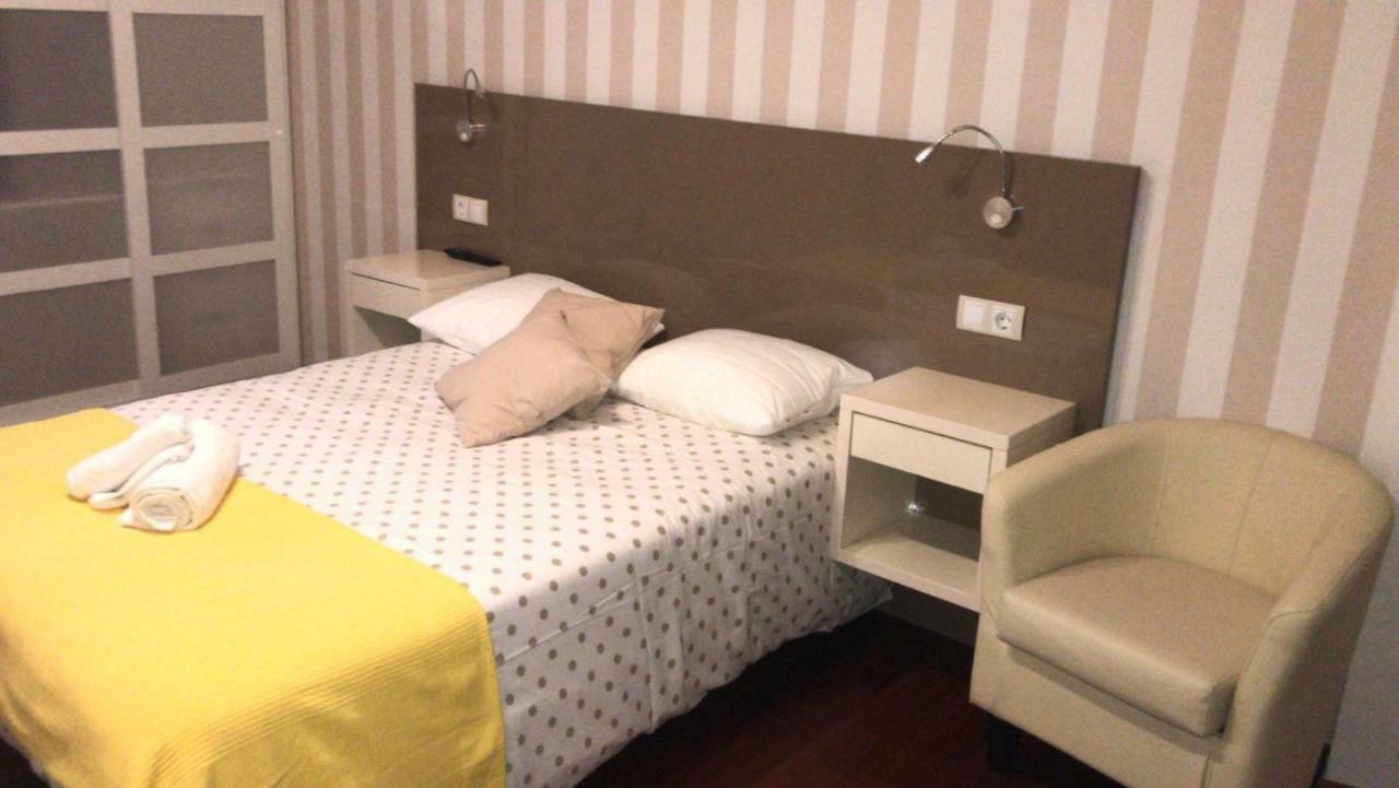 Residencia Compostela Bed & Breakfast ซานติอาโก เด กอมโปสเตลา ภายนอก รูปภาพ
